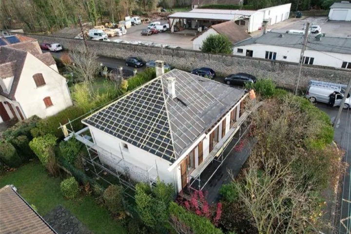 Maison individuelle avec toiture rénovée